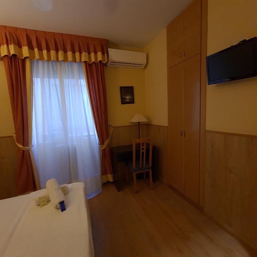 Hostal Oporto Madrid Eksteriør bilde